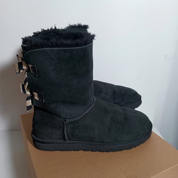 UGG Womens Bailey Bow Stripe Sheepskin Boots In Black 10 - Picture 4 of 7